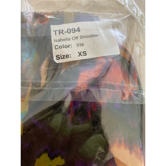 Three Eighty Two Isabella Off Shoulder Top - Picture 4 of 7